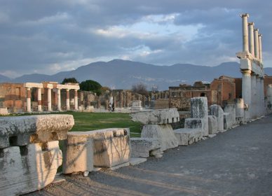 Forum – centrum życia starożytnych Pompejów